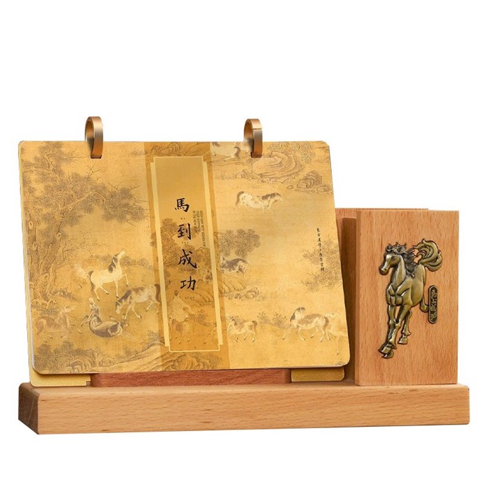 Lịch để bàn vàng kim tượng ngựa may mắn